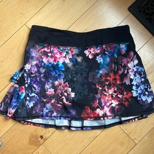 Womens lulu lemon skirt size 8